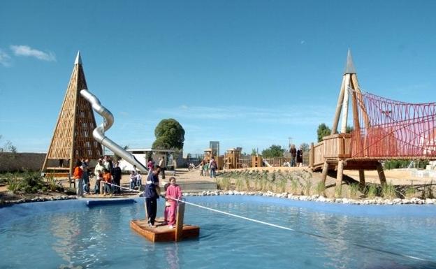 El lago del parque de los Seis Sentidos, en Renedo.