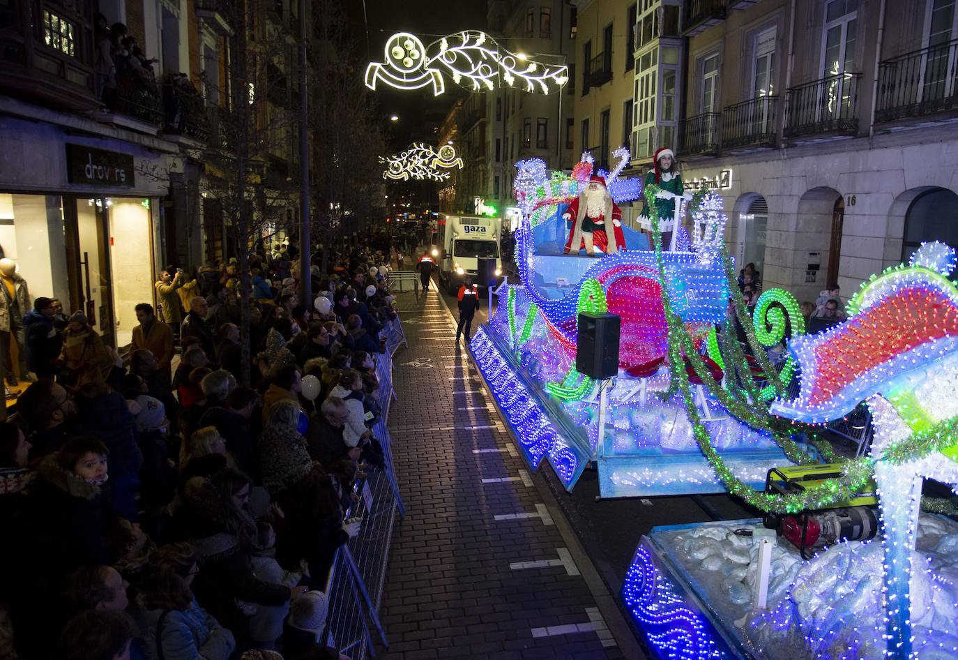 La Navidad se ha adelantado y Papá Noel ya recorre las calles de Valladolid. 