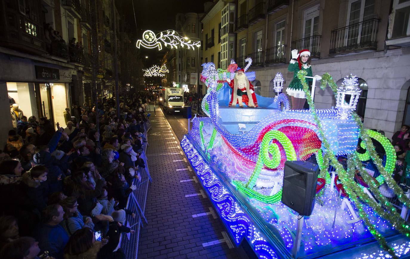 La Navidad se ha adelantado y Papá Noel ya recorre las calles de Valladolid. 