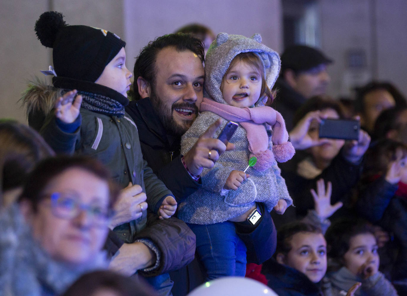 La Navidad se ha adelantado y Papá Noel ya recorre las calles de Valladolid. 