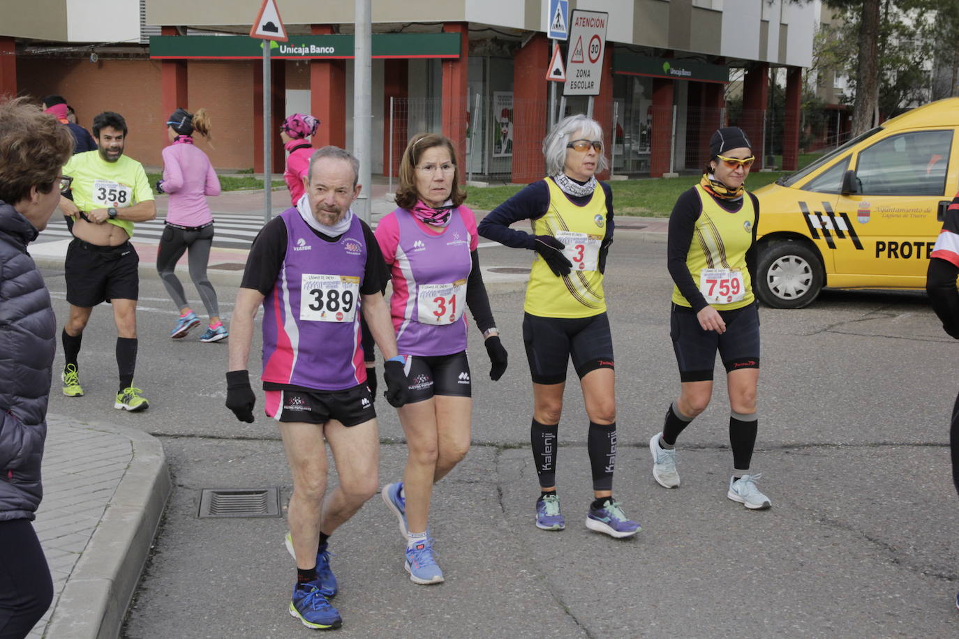 Corredores de toda la región han participado este domingo en la XXXVIII Carrera Pedestre Popular del Pavo de Laguna de Duero. El recorrido, de siete kilómetros, arrancó a las 10:30 horas desde las inmediaciones del polideportivo y discurrió por la avenida La Laguna, las calles Cea y Pisuerga y las Avenidas Juan de Austria y Las Salinas. 