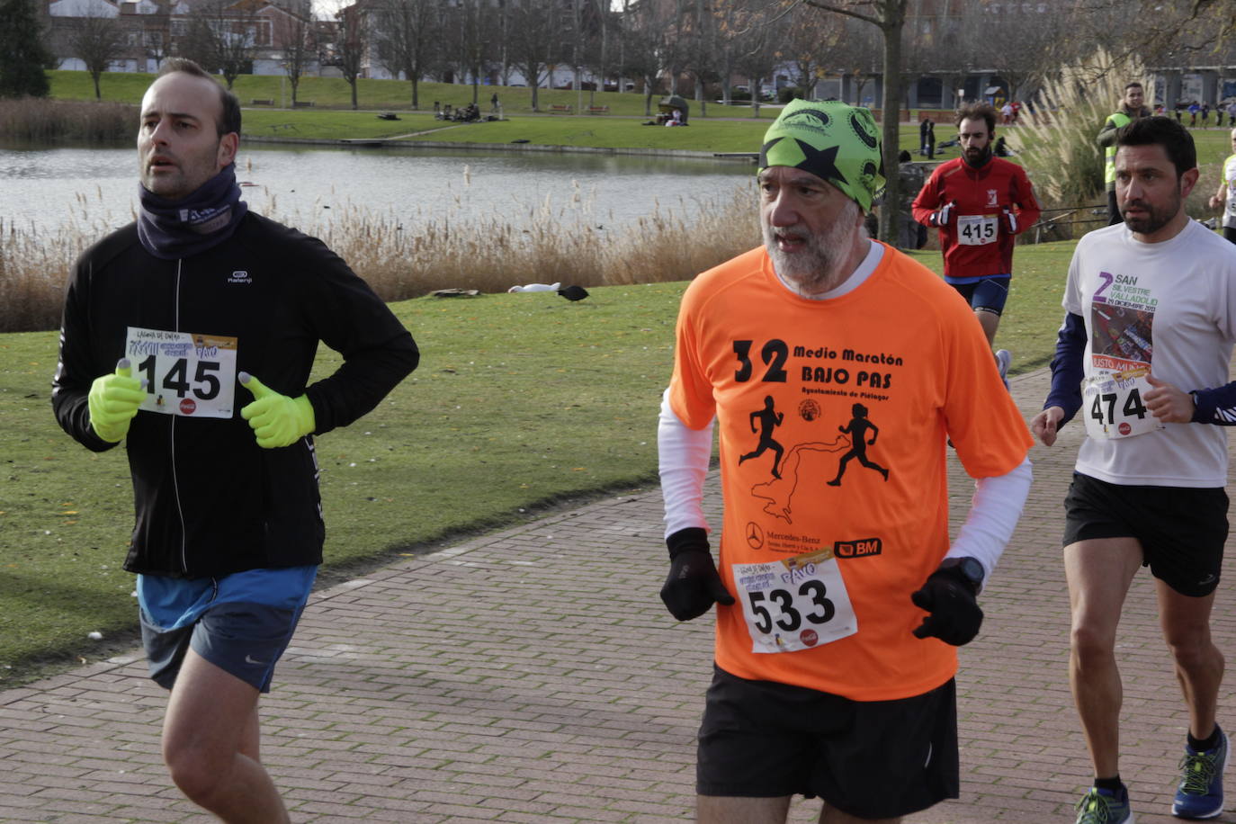 Corredores de toda la región han participado este domingo en la XXXVIII Carrera Pedestre Popular del Pavo de Laguna de Duero. El recorrido, de siete kilómetros, arrancó a las 10:30 horas desde las inmediaciones del polideportivo y discurrió por la avenida La Laguna, las calles Cea y Pisuerga y las Avenidas Juan de Austria y Las Salinas. 