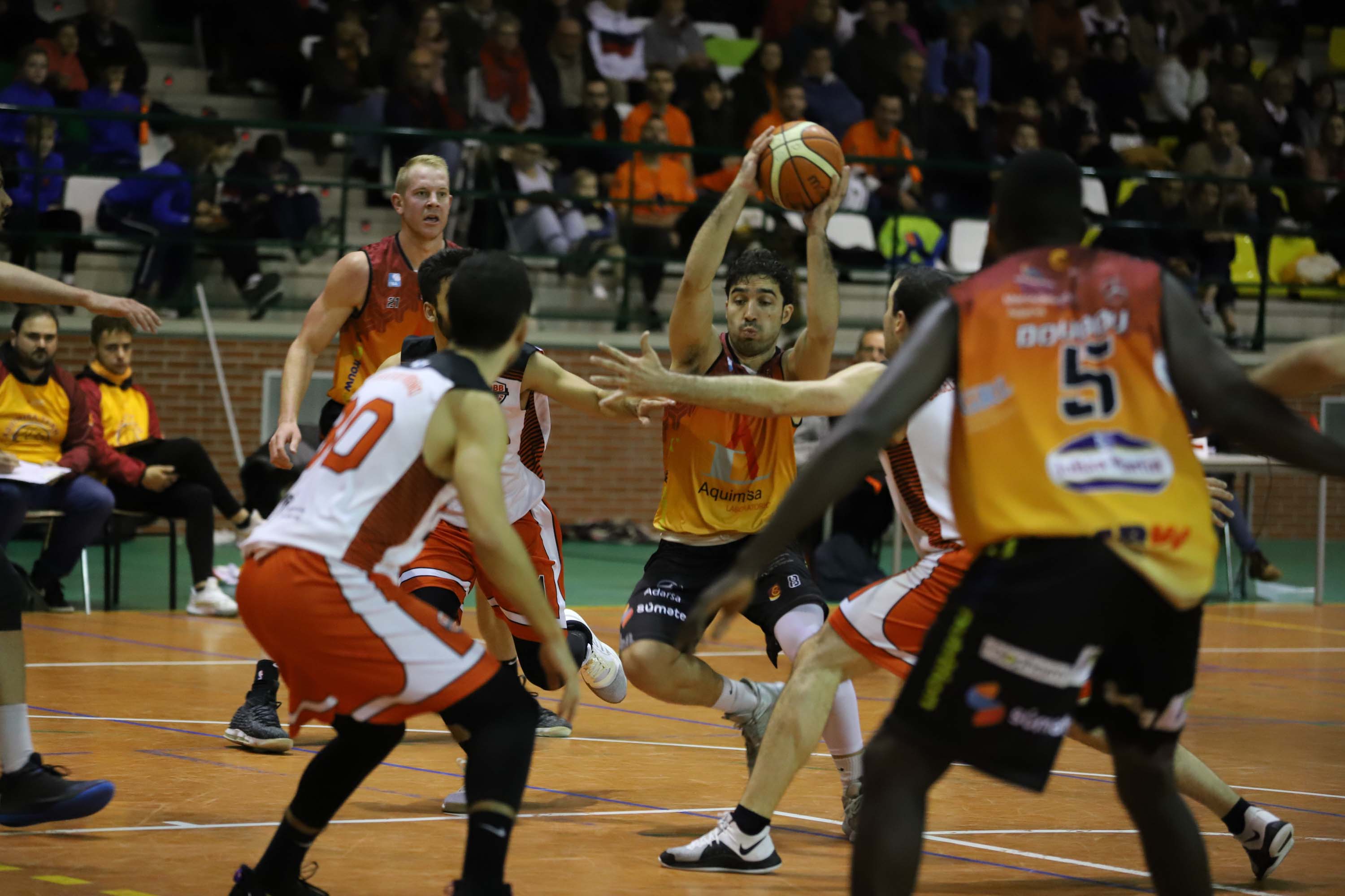 El equipo salmantino es líder invicto tras lograr su décima victoria. 