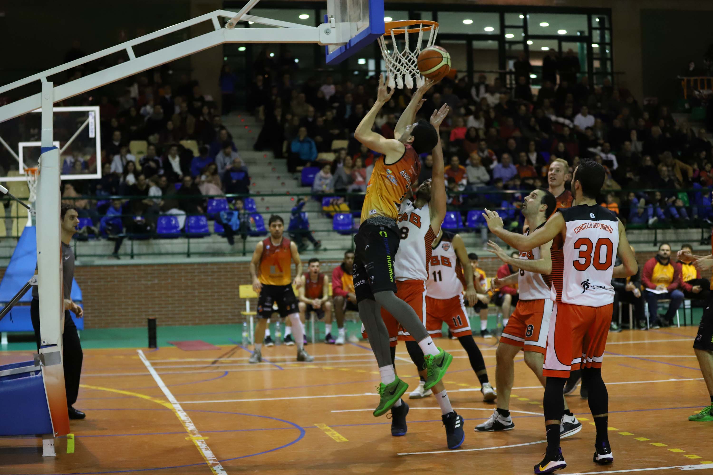 El equipo salmantino es líder invicto tras lograr su décima victoria. 