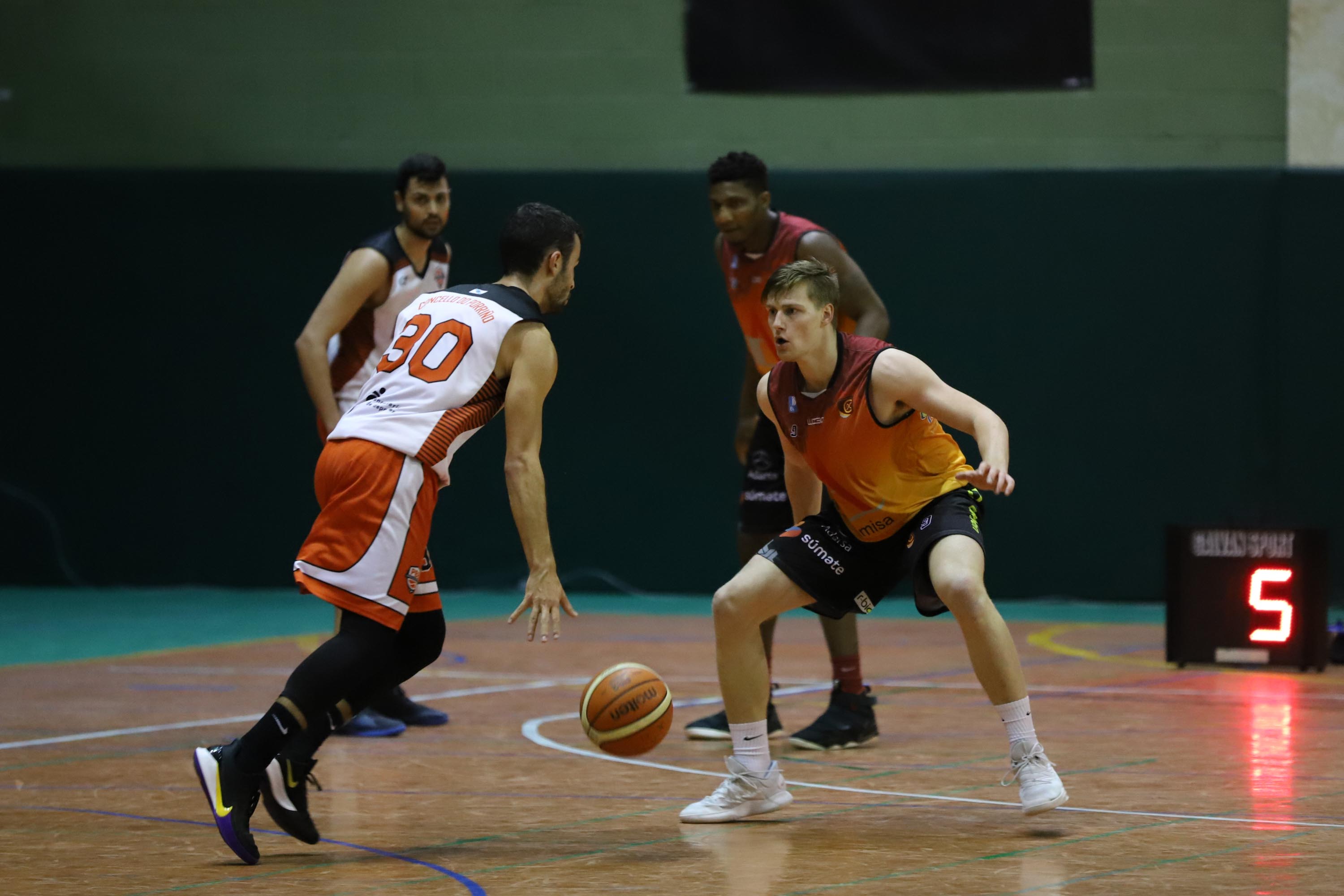 El equipo salmantino es líder invicto tras lograr su décima victoria. 