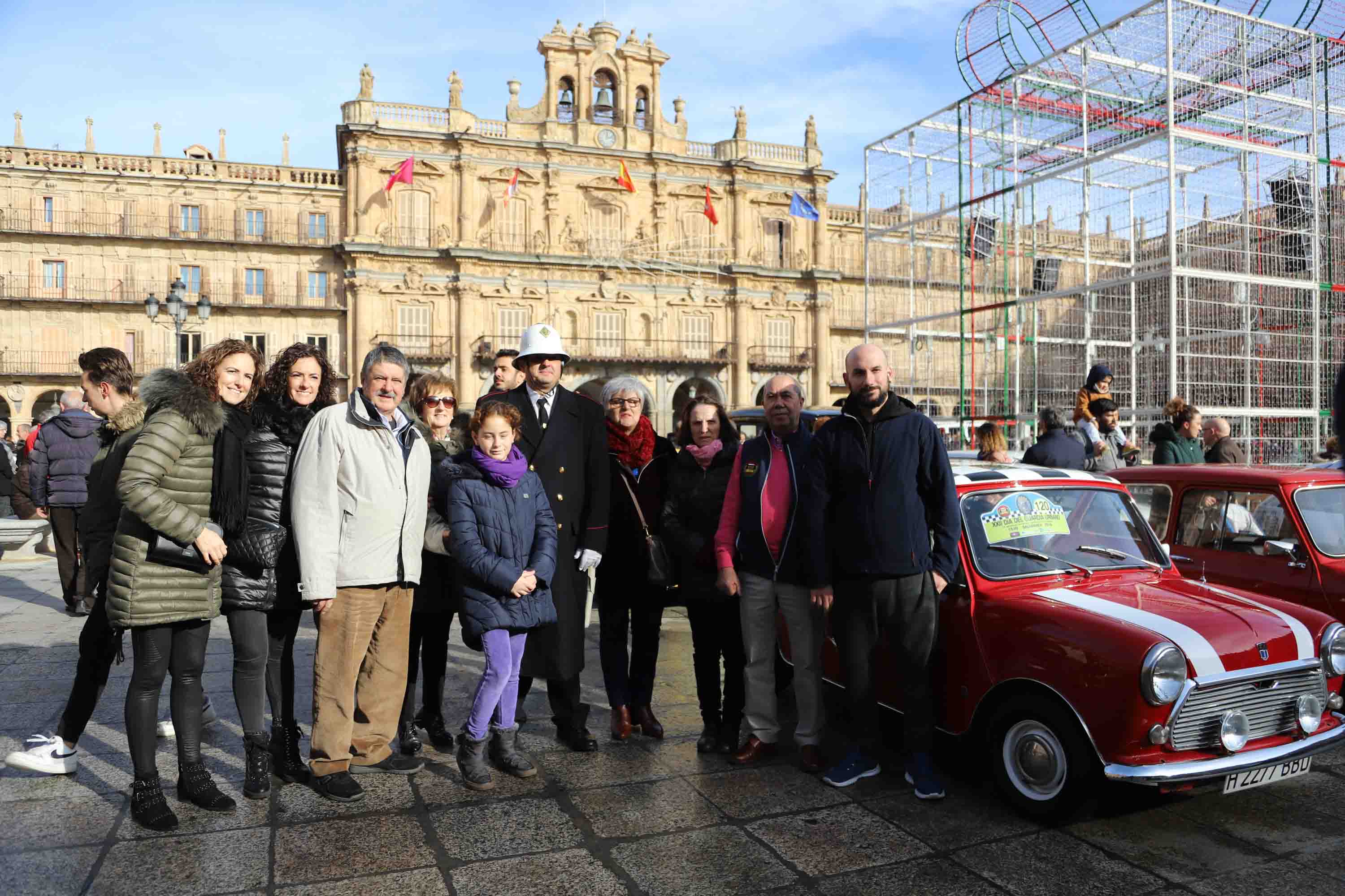Fotos: El Día del Guardia Urbano congrega a 170 vehículos antiguos