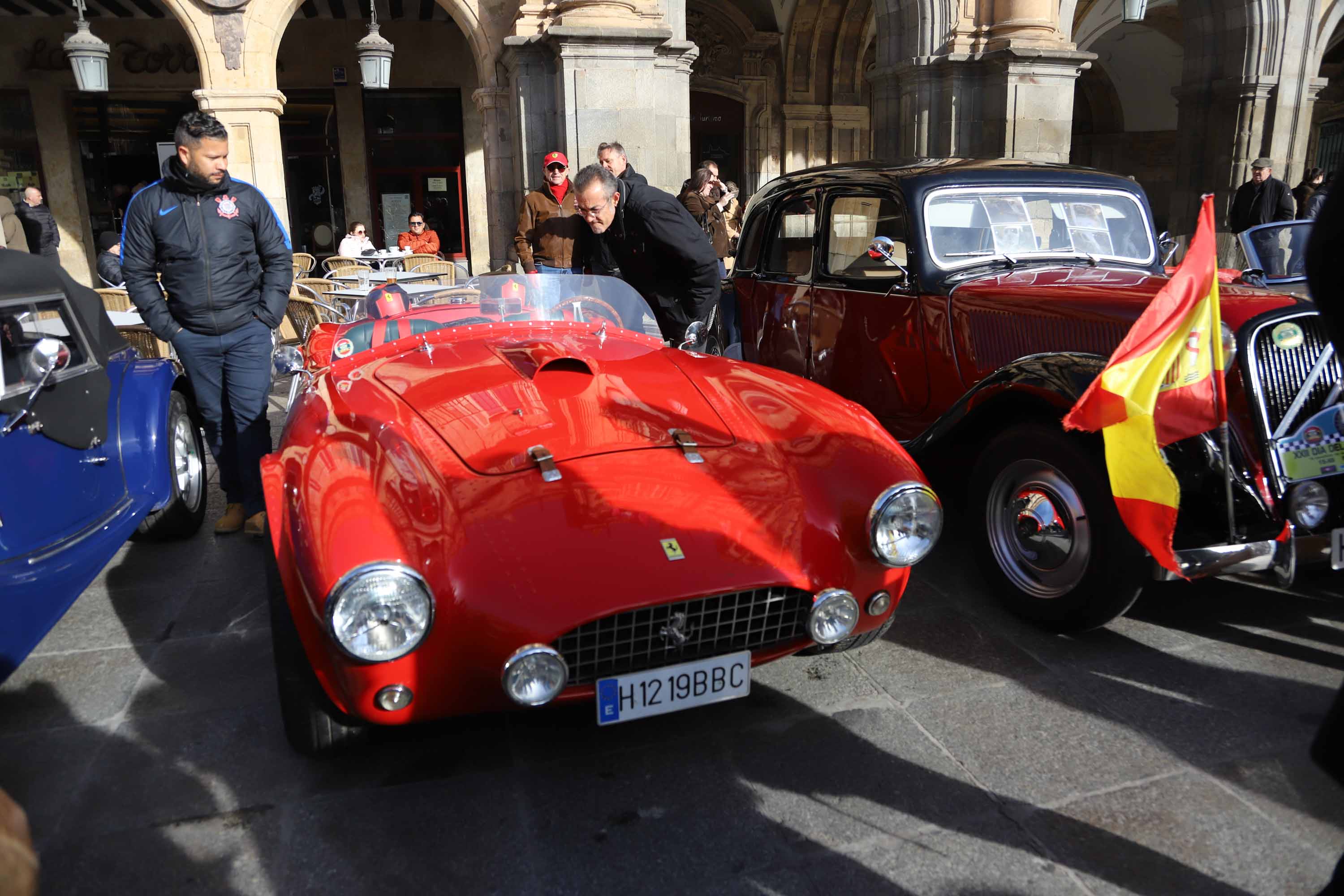 Fotos: El Día del Guardia Urbano congrega a 170 vehículos antiguos