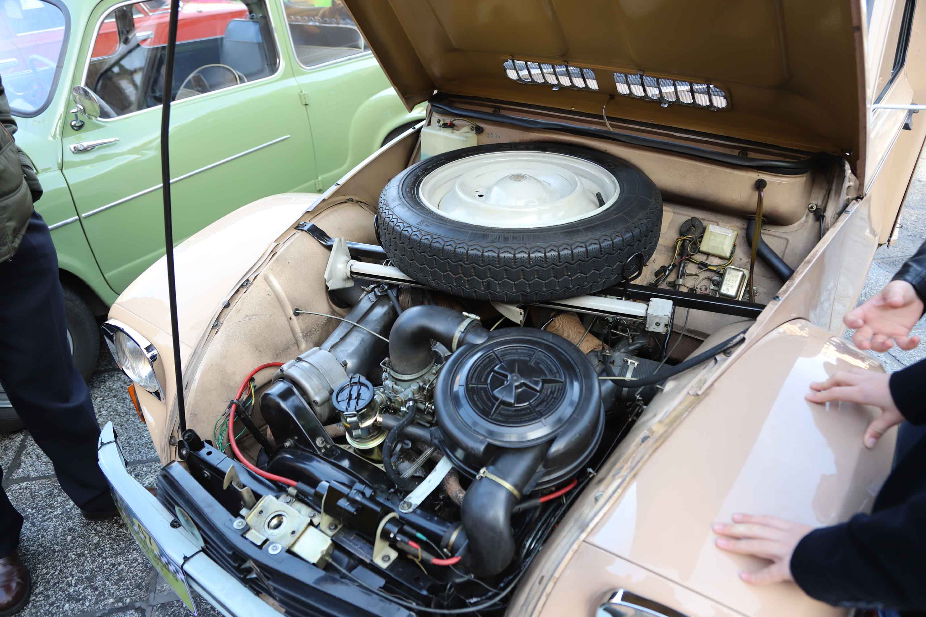 Fotos: El Día del Guardia Urbano congrega a 170 vehículos antiguos