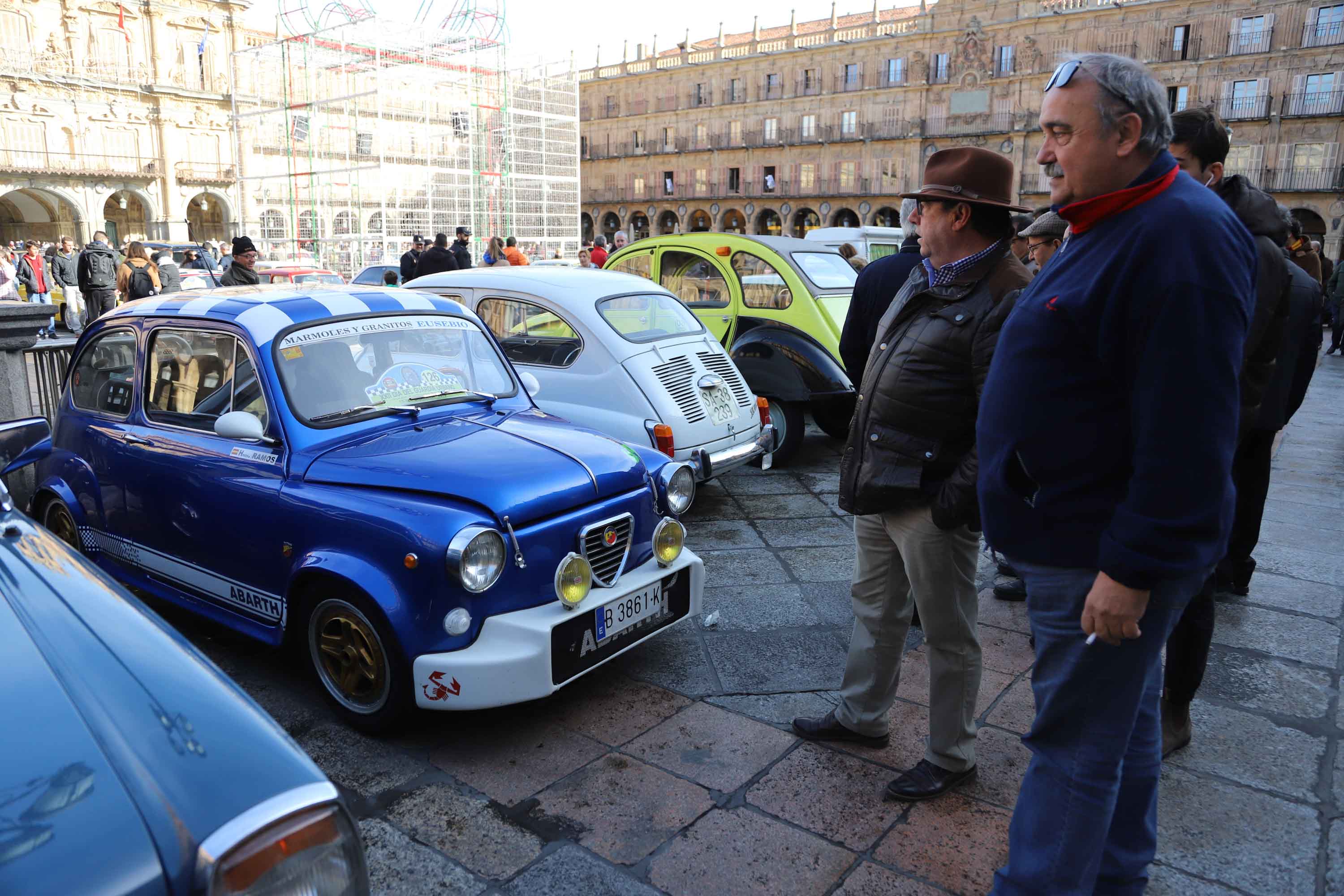 Fotos: El Día del Guardia Urbano congrega a 170 vehículos antiguos