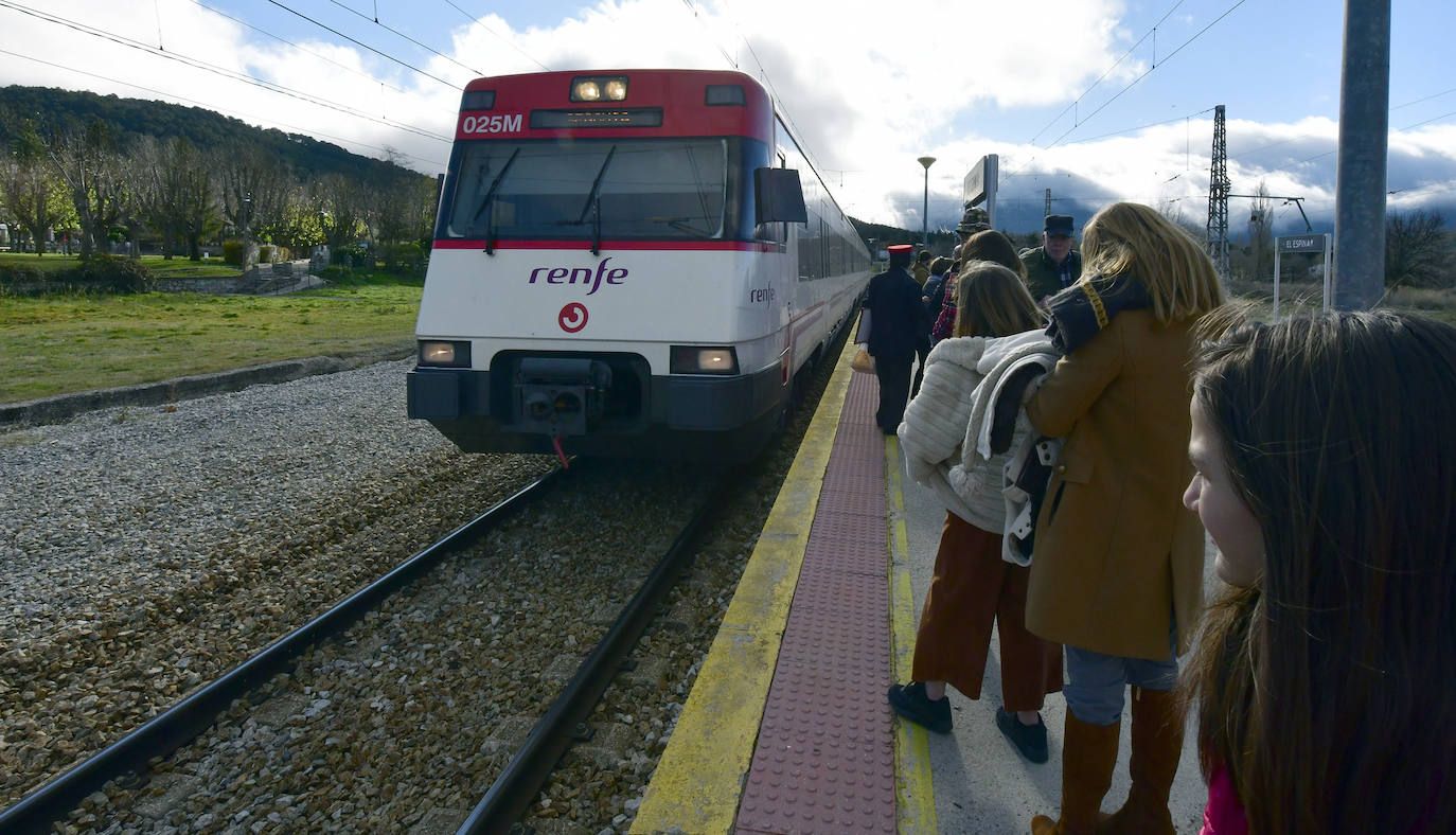 Fotos: El Tren de las Emociones cubre el trayecto entre Segovia y la Estación de El Espinar