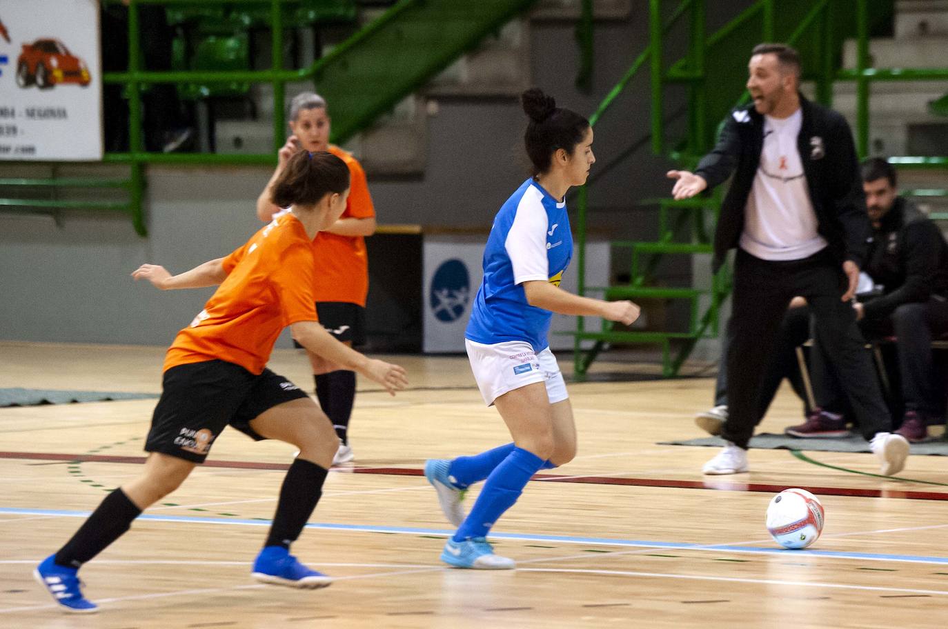 Partido de futbol sala femenino entre el Unami y el San Fernando 