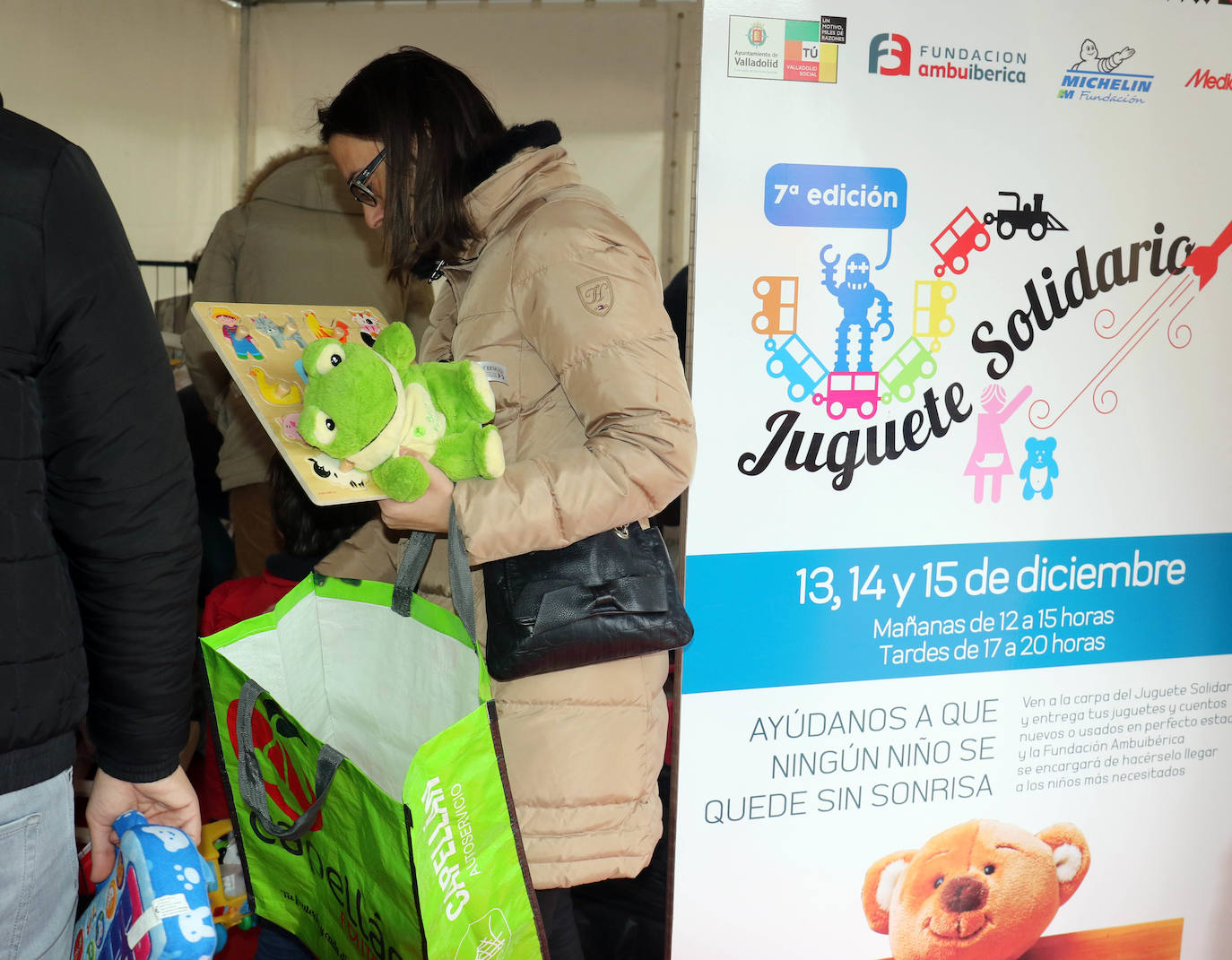 Esta iniciativa, organizada por El Norte de Castilla, con la ayuda del Ayuntamiento de Valladolid, la Fundación Ambuibérica, la Fundación Michelin y MediaMarkt como patrocinadores, donará los juguetes, libros y cuentos recogidos, que pueden ser nuevos o usados a los niños de Valladolid de la mano de la asociación 'Por un Futuro Castilla y León' y en el Sáhara, con la colaboración de la Media Luna Roja Saharaui.