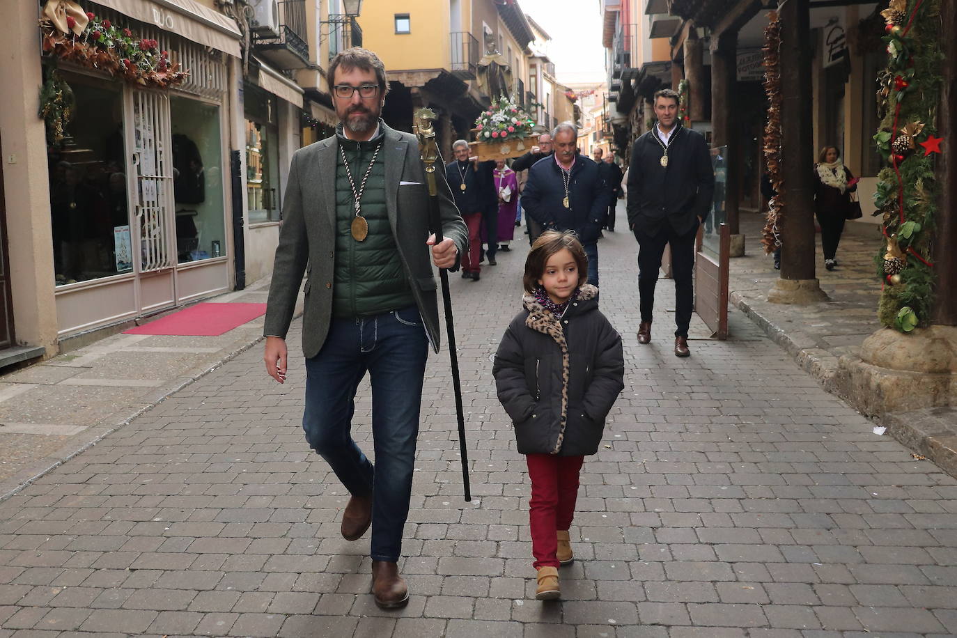 La cofradía de San Juan de la Cruz de Medina de Rioseco ha vuelto a celebrar este domingo la festividad de su santo titular, cuya imagen del siglo XVIII (custodiada en la iglesia del convento del Carmen) salió de nuevo a la calle después de que laprocesión fuera recuperada hace dos años.