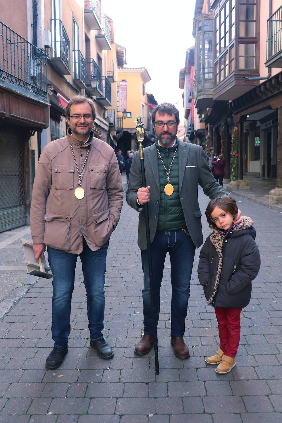 La cofradía de San Juan de la Cruz de Medina de Rioseco ha vuelto a celebrar este domingo la festividad de su santo titular, cuya imagen del siglo XVIII (custodiada en la iglesia del convento del Carmen) salió de nuevo a la calle después de que laprocesión fuera recuperada hace dos años.