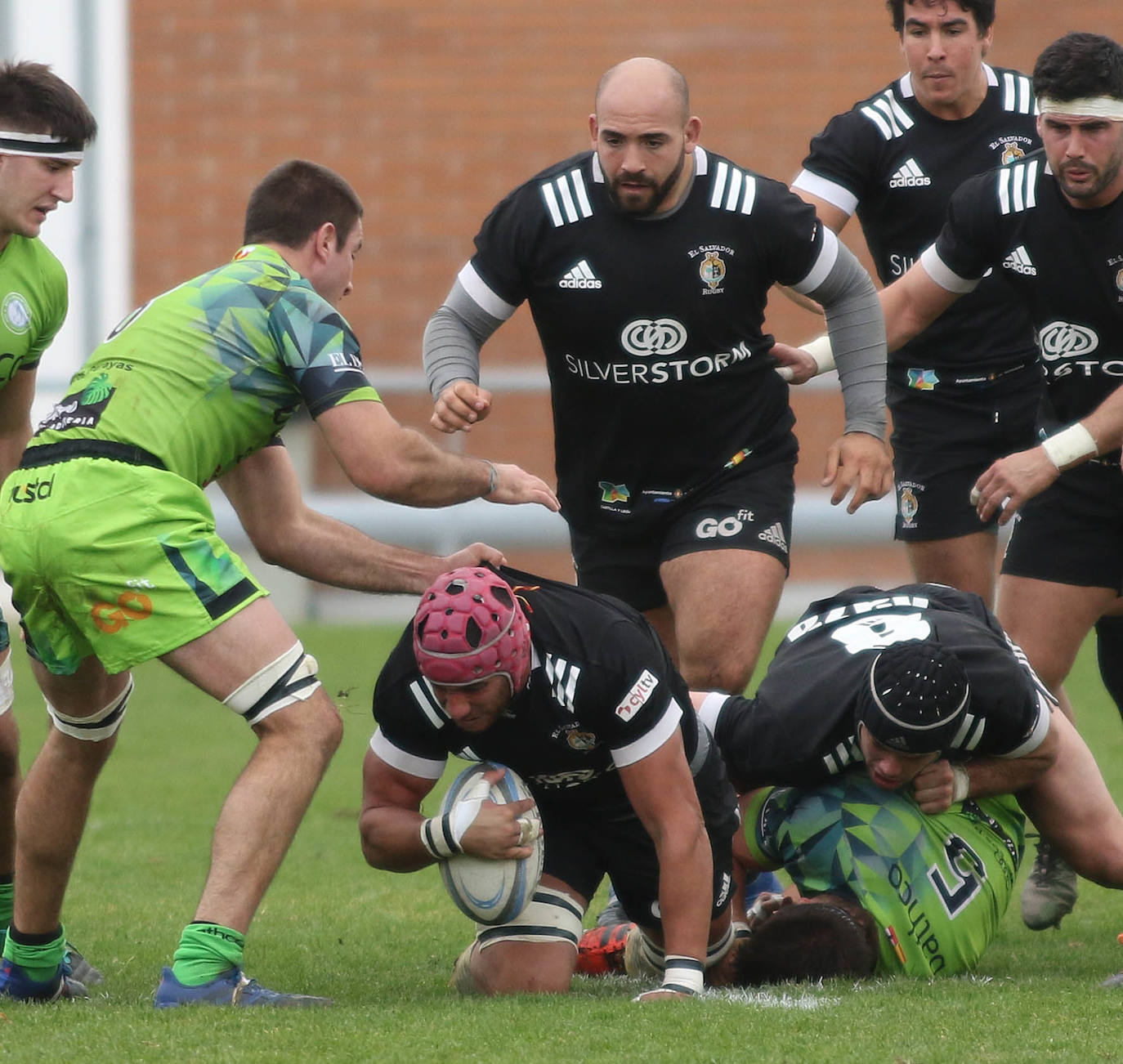 Encuentro celebrado este domingo en Pepe Rojo entre el Silverstorm El Salvador y el Bathco Rugby de Santander.