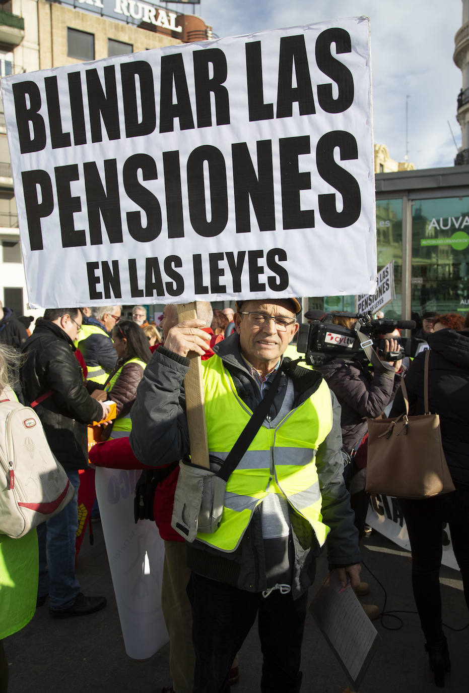 Fotos: Manifestación por las pensiones en Valladolid