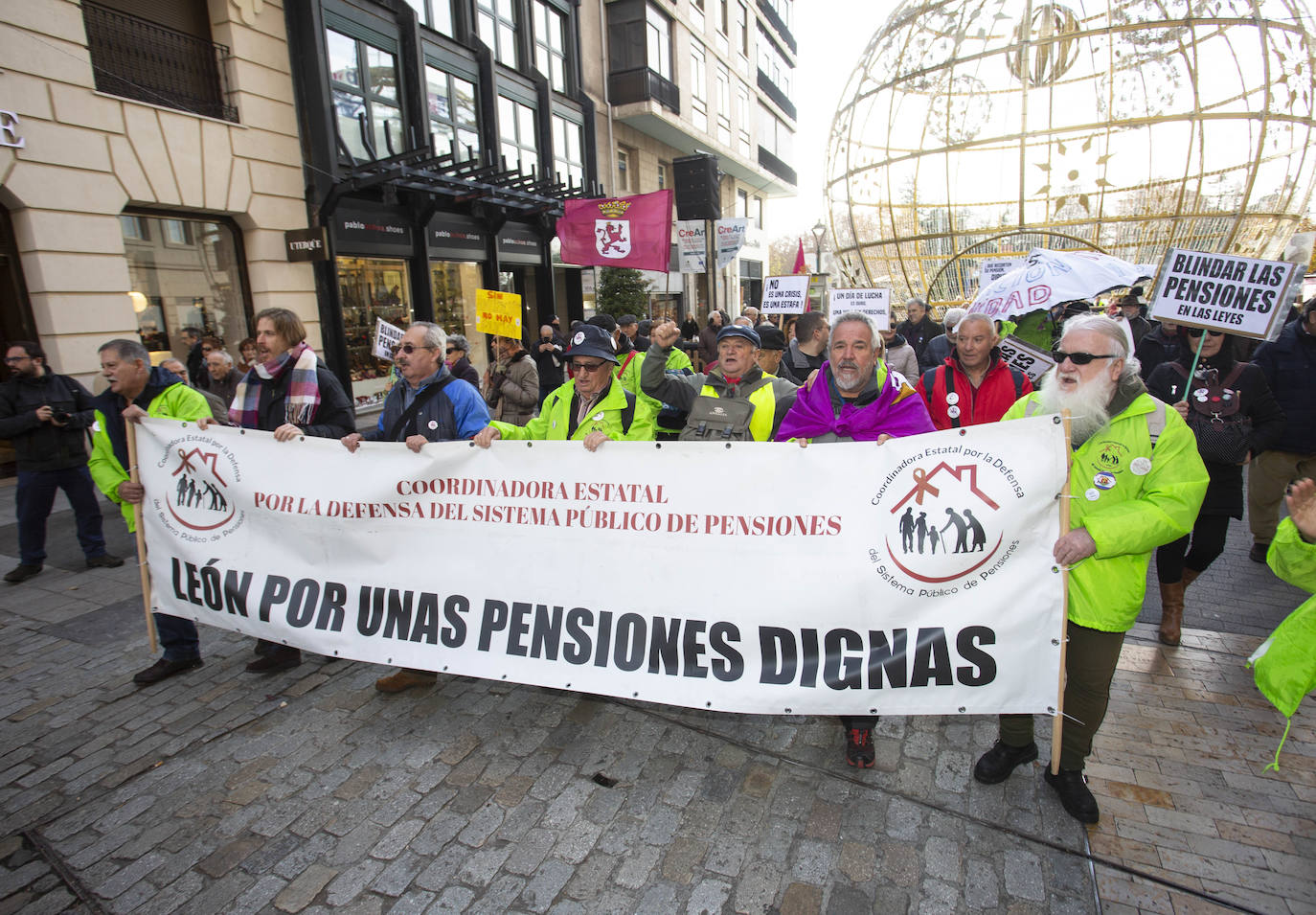 Fotos: Manifestación por las pensiones en Valladolid
