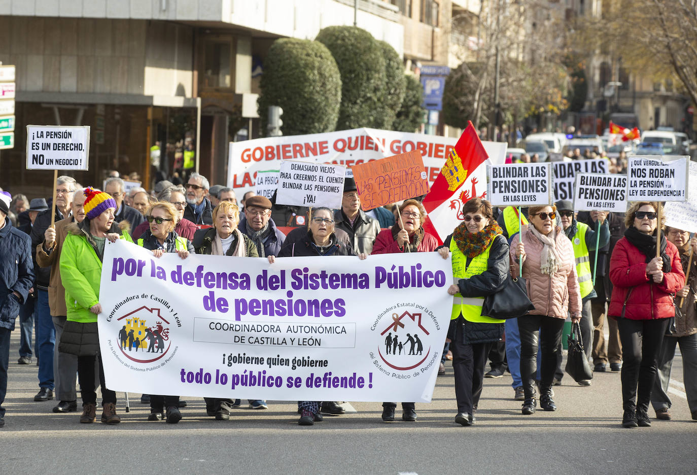Fotos: Manifestación por las pensiones en Valladolid