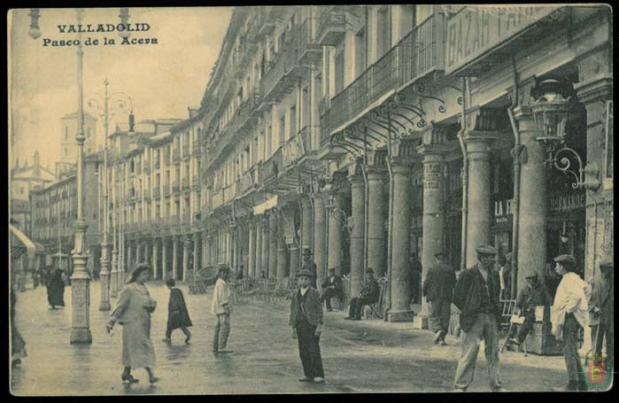 Gente en la Plaza Mayor en los años 60.