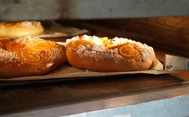 Los roscones salen del horno de Masa Madre. 