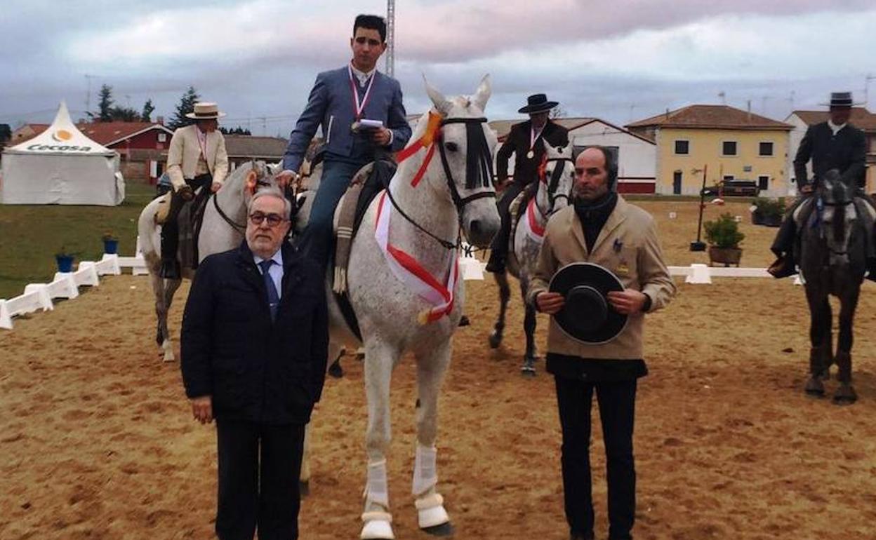 Adrián González Merlo tras recibir la medalla de oro