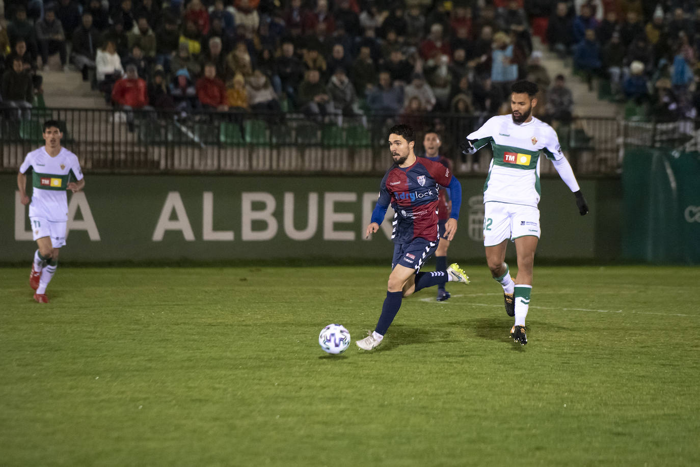 Jugadas del encuentro disputado frente al Elche en el municipal de La Albuera.