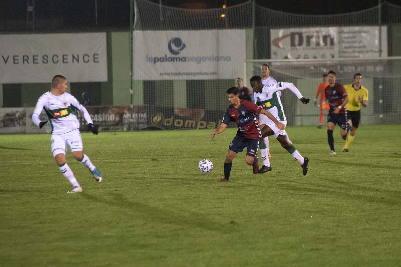 Jugadas del encuentro disputado frente al Elche en el municipal de La Albuera.