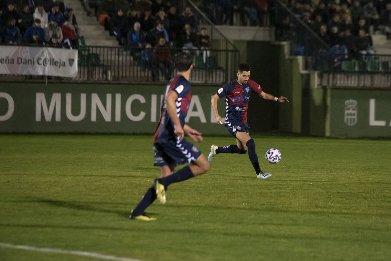 Jugadas del encuentro disputado frente al Elche en el municipal de La Albuera.