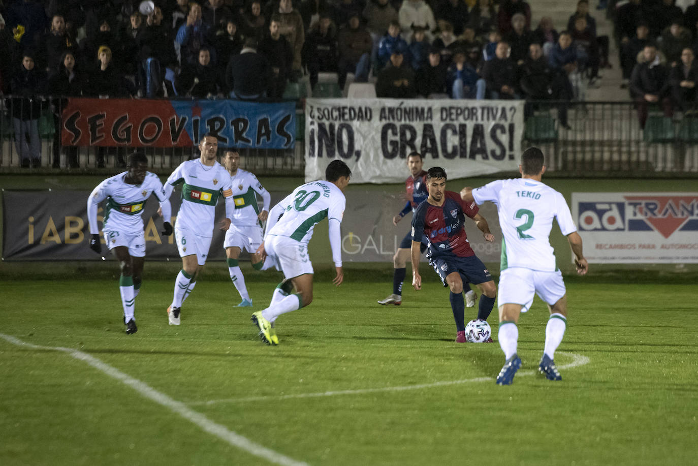 Jugadas del encuentro disputado frente al Elche en el municipal de La Albuera.
