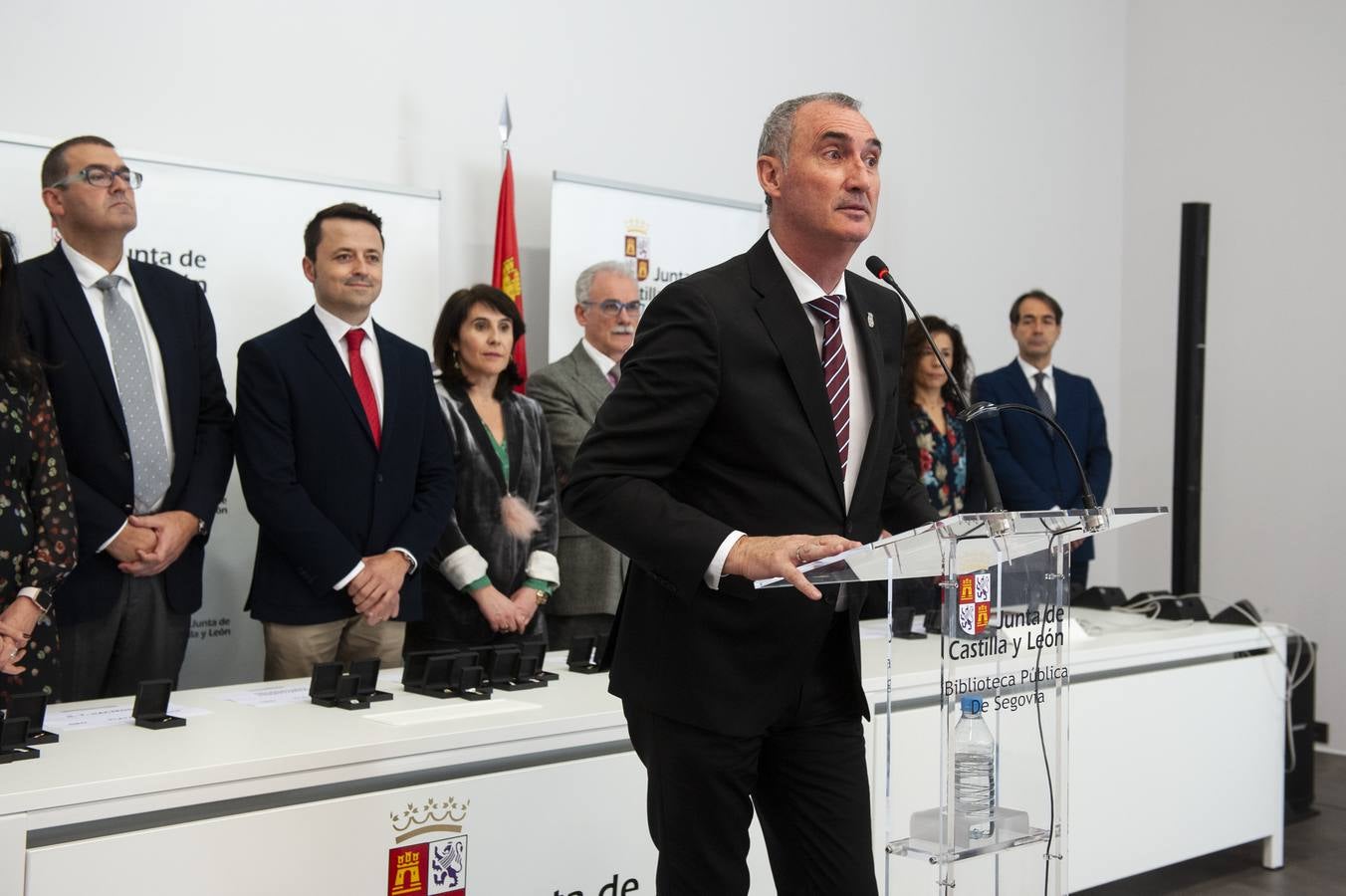 El delegado territorial, José Mazarías, ha trasladado el reconocimiento de la Junta de Castilla y León a 162 funcionarios y laborales que en 2019 culminan su carrera profesional al servicio de los ciudadanos y a los que reciben este año distinciones por años de servicio