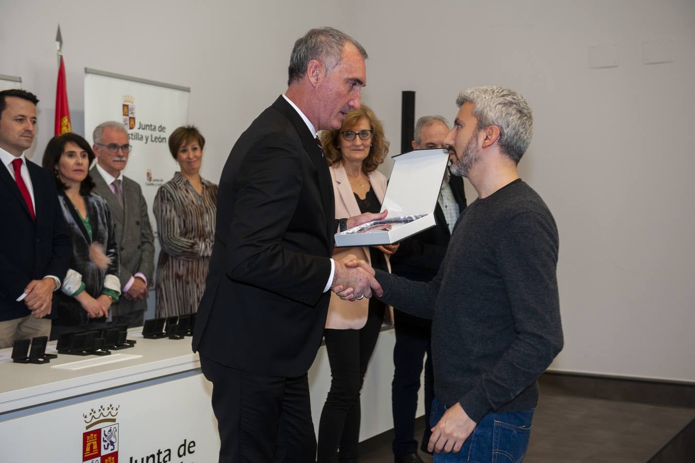 El delegado territorial, José Mazarías, ha trasladado el reconocimiento de la Junta de Castilla y León a 162 funcionarios y laborales que en 2019 culminan su carrera profesional al servicio de los ciudadanos y a los que reciben este año distinciones por años de servicio