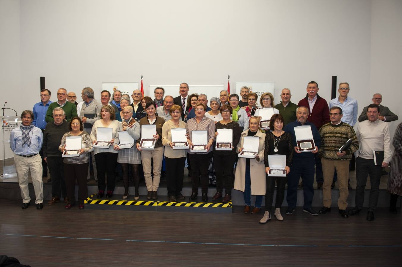 El delegado territorial, José Mazarías, ha trasladado el reconocimiento de la Junta de Castilla y León a 162 funcionarios y laborales que en 2019 culminan su carrera profesional al servicio de los ciudadanos y a los que reciben este año distinciones por años de servicio