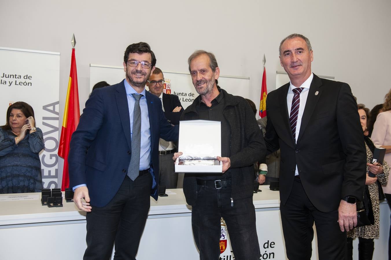 El delegado territorial, José Mazarías, ha trasladado el reconocimiento de la Junta de Castilla y León a 162 funcionarios y laborales que en 2019 culminan su carrera profesional al servicio de los ciudadanos y a los que reciben este año distinciones por años de servicio