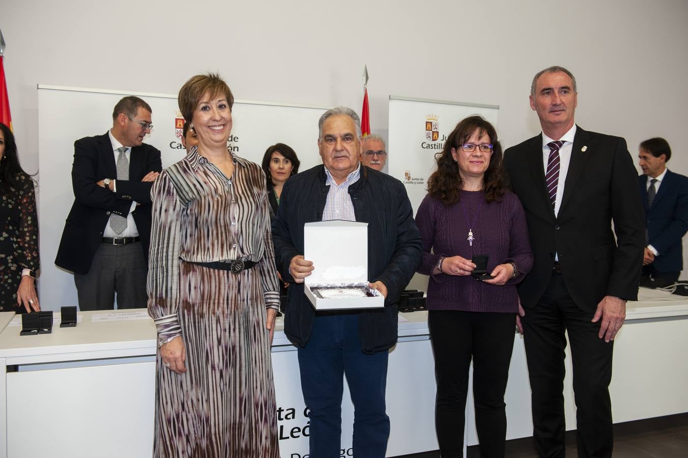 El delegado territorial, José Mazarías, ha trasladado el reconocimiento de la Junta de Castilla y León a 162 funcionarios y laborales que en 2019 culminan su carrera profesional al servicio de los ciudadanos y a los que reciben este año distinciones por años de servicio