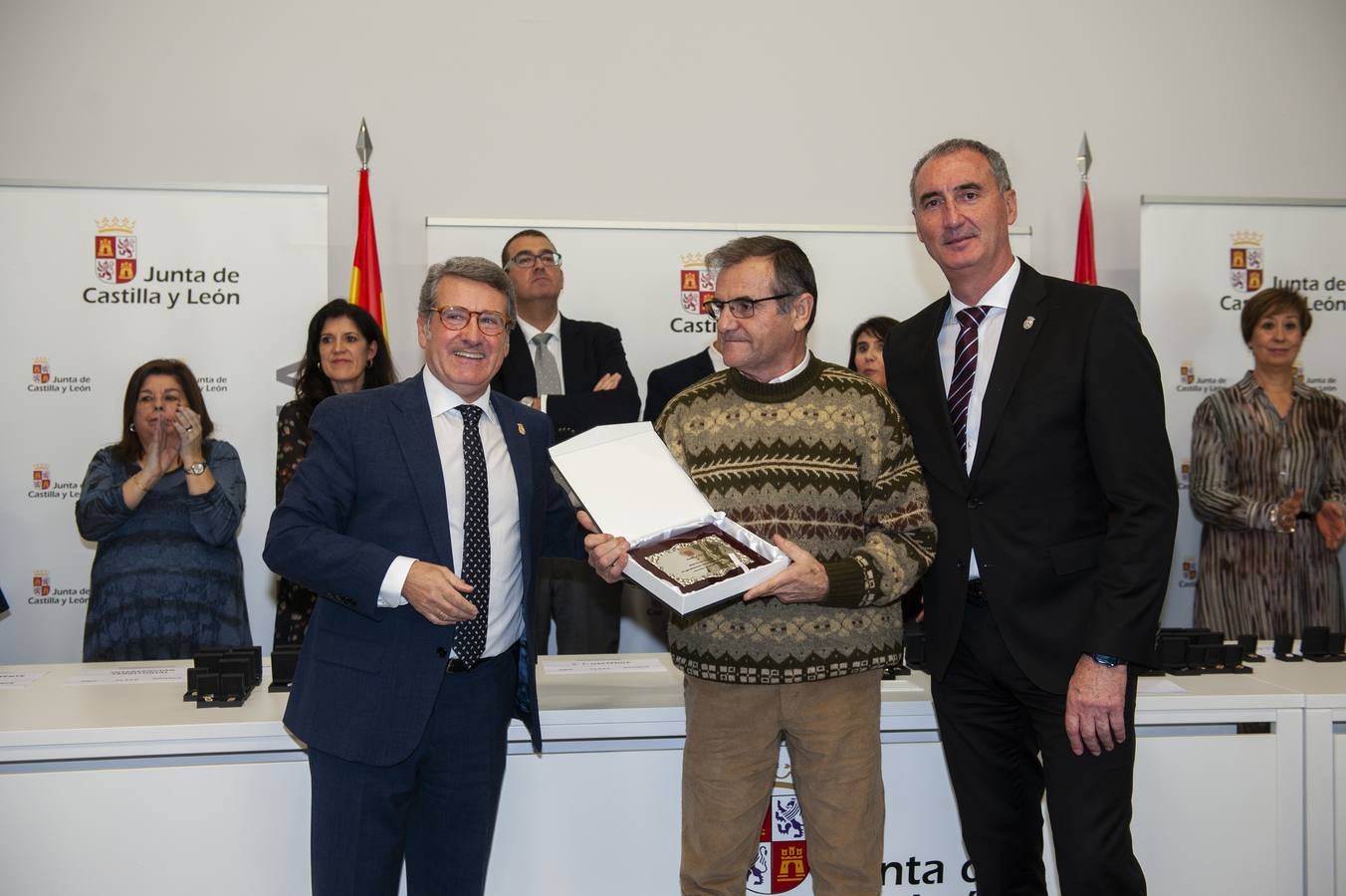 El delegado territorial, José Mazarías, ha trasladado el reconocimiento de la Junta de Castilla y León a 162 funcionarios y laborales que en 2019 culminan su carrera profesional al servicio de los ciudadanos y a los que reciben este año distinciones por años de servicio