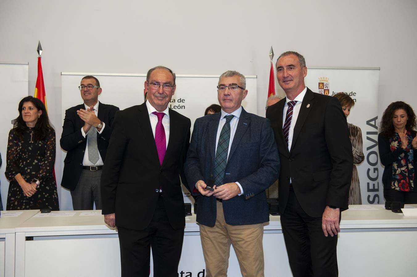 El delegado territorial, José Mazarías, ha trasladado el reconocimiento de la Junta de Castilla y León a 162 funcionarios y laborales que en 2019 culminan su carrera profesional al servicio de los ciudadanos y a los que reciben este año distinciones por años de servicio