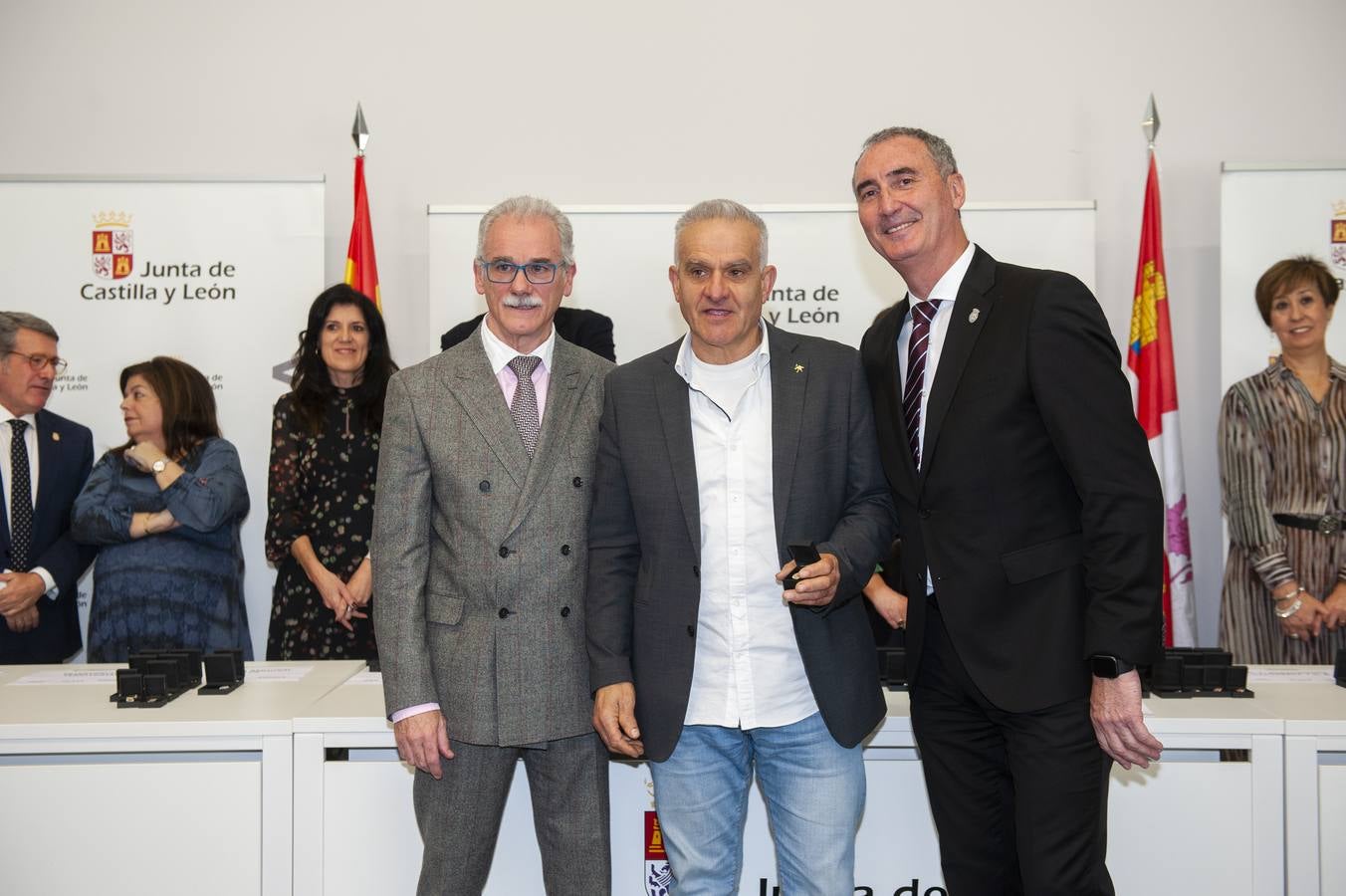 El delegado territorial, José Mazarías, ha trasladado el reconocimiento de la Junta de Castilla y León a 162 funcionarios y laborales que en 2019 culminan su carrera profesional al servicio de los ciudadanos y a los que reciben este año distinciones por años de servicio