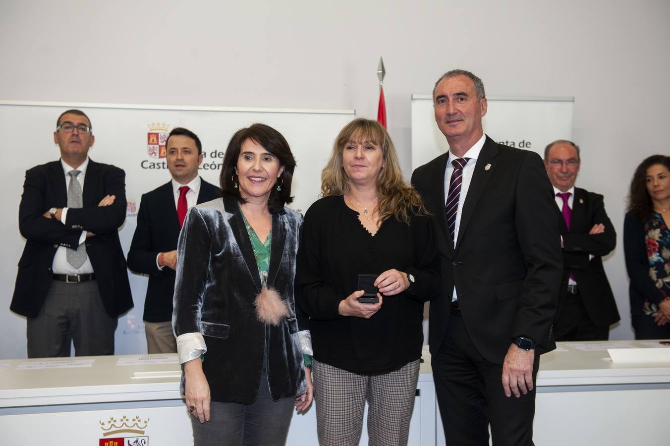 El delegado territorial, José Mazarías, ha trasladado el reconocimiento de la Junta de Castilla y León a 162 funcionarios y laborales que en 2019 culminan su carrera profesional al servicio de los ciudadanos y a los que reciben este año distinciones por años de servicio