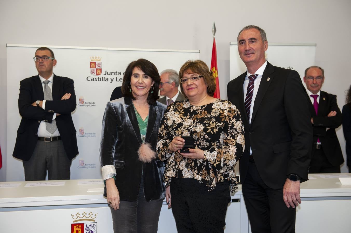 El delegado territorial, José Mazarías, ha trasladado el reconocimiento de la Junta de Castilla y León a 162 funcionarios y laborales que en 2019 culminan su carrera profesional al servicio de los ciudadanos y a los que reciben este año distinciones por años de servicio