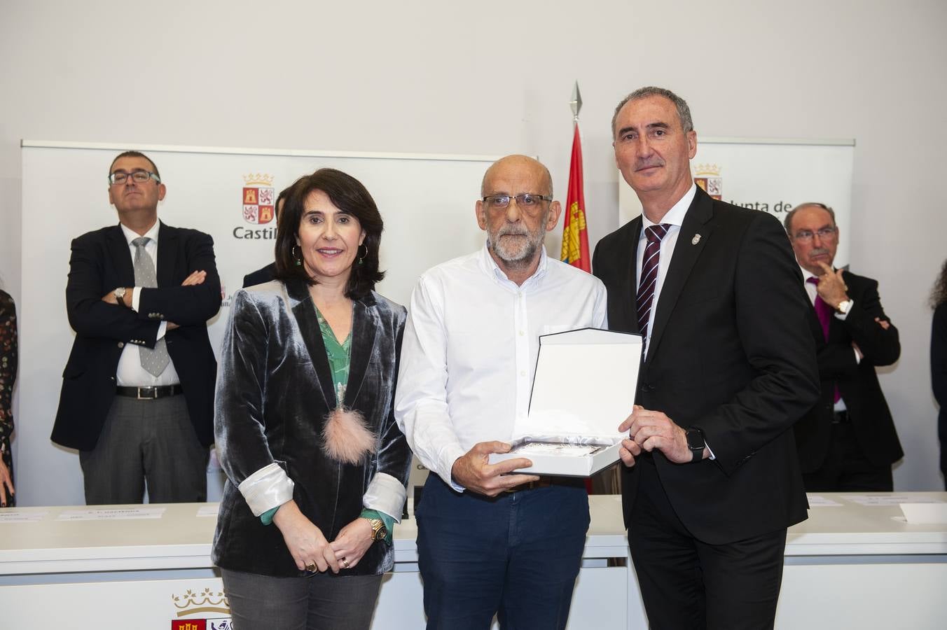 El delegado territorial, José Mazarías, ha trasladado el reconocimiento de la Junta de Castilla y León a 162 funcionarios y laborales que en 2019 culminan su carrera profesional al servicio de los ciudadanos y a los que reciben este año distinciones por años de servicio