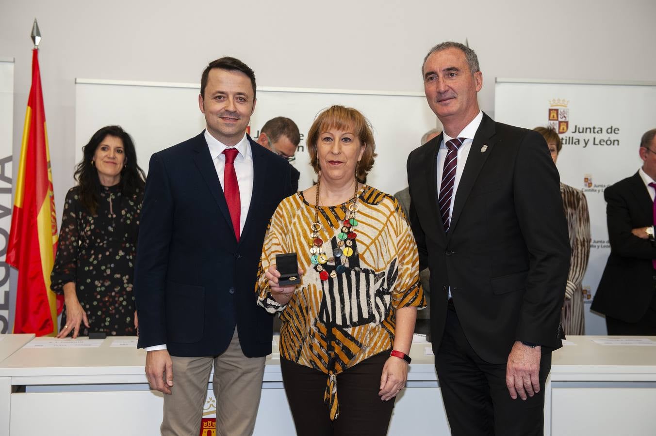 El delegado territorial, José Mazarías, ha trasladado el reconocimiento de la Junta de Castilla y León a 162 funcionarios y laborales que en 2019 culminan su carrera profesional al servicio de los ciudadanos y a los que reciben este año distinciones por años de servicio