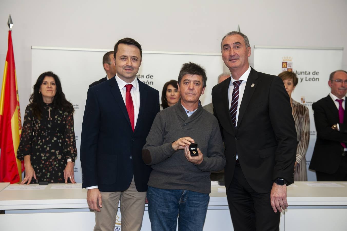 El delegado territorial, José Mazarías, ha trasladado el reconocimiento de la Junta de Castilla y León a 162 funcionarios y laborales que en 2019 culminan su carrera profesional al servicio de los ciudadanos y a los que reciben este año distinciones por años de servicio
