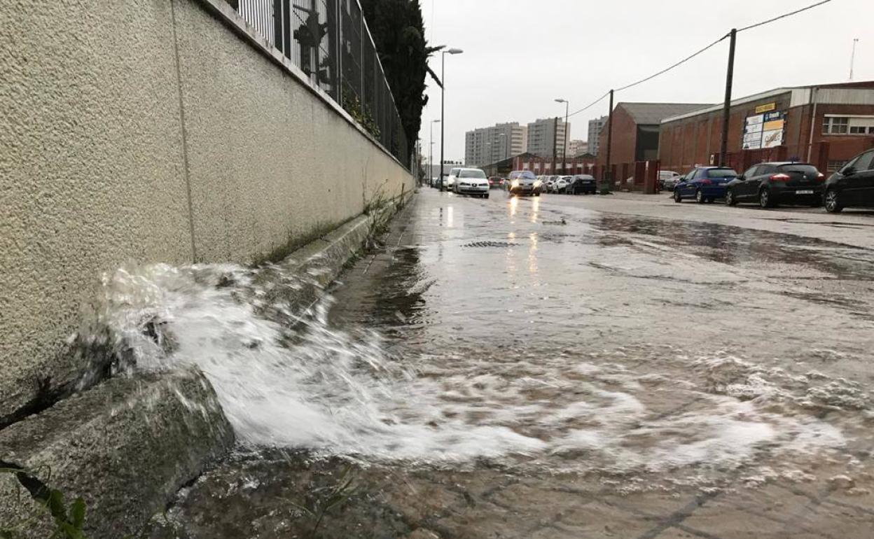 Embolsamiento de agua en el polígono de Argales, en Valladolid. 