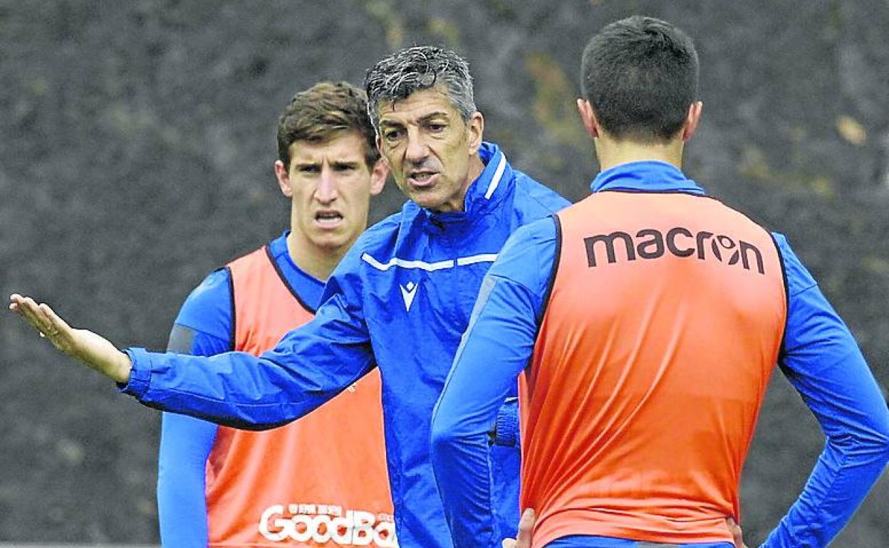 El técnico Imanol Alguacil durante un entrenamiento. 