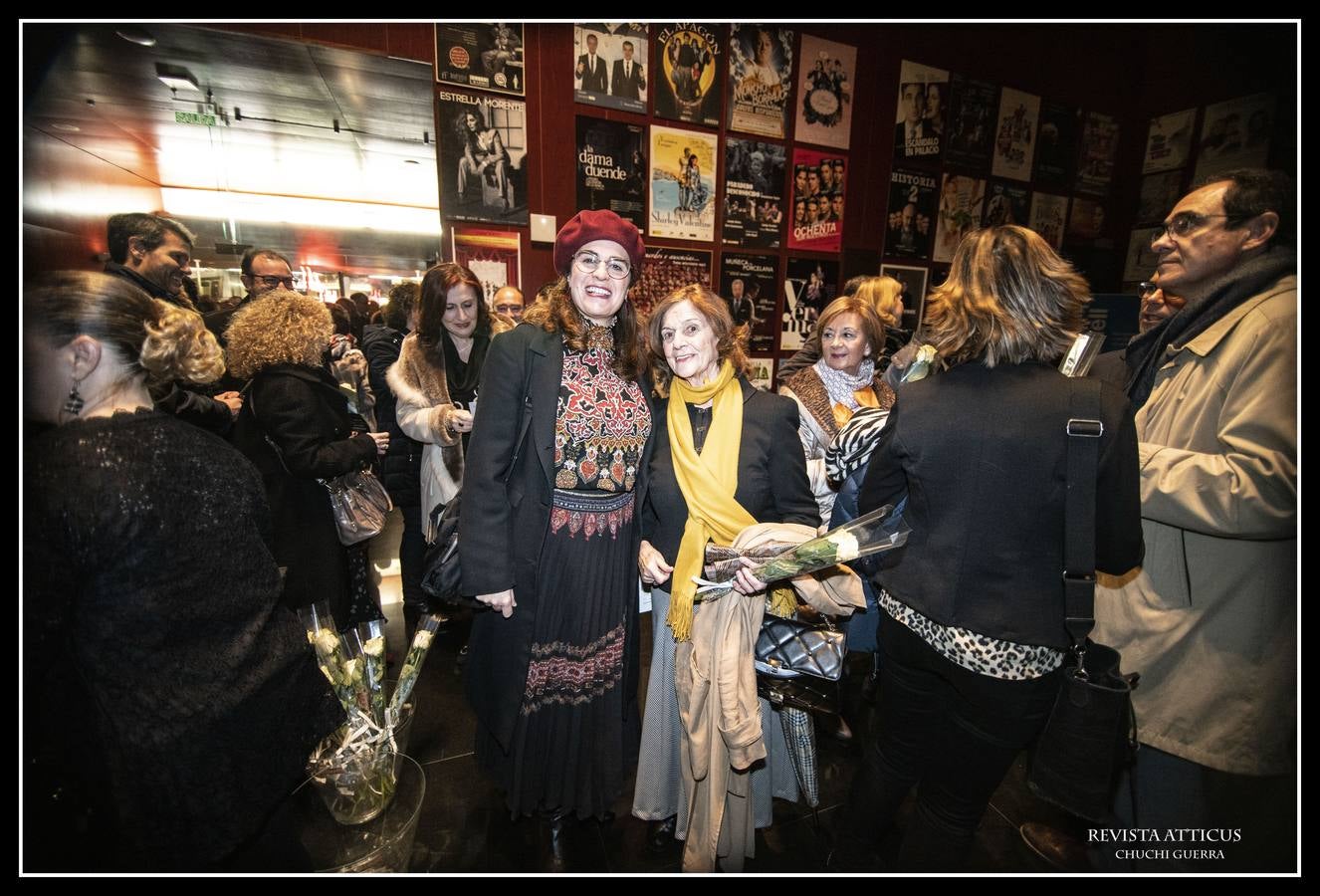 La soprano vasca Ainhoa Arteta hizo el jueves un paréntesis en la gira mundial de presentación de 'La otra orilla', su último álbum de estudio, para ofrecer en el Teatro Zorrilla de Valladolid un concierto extraordinario con el título 'Cantares viajeros', con motivo del décimo aniversario de la reapertura del coliseo. Con las entradas agotadas prácticamente desde que se pusieron a la venta, Arteta compareció en el escenario acompañada únicamente por Javier Carmena al piano