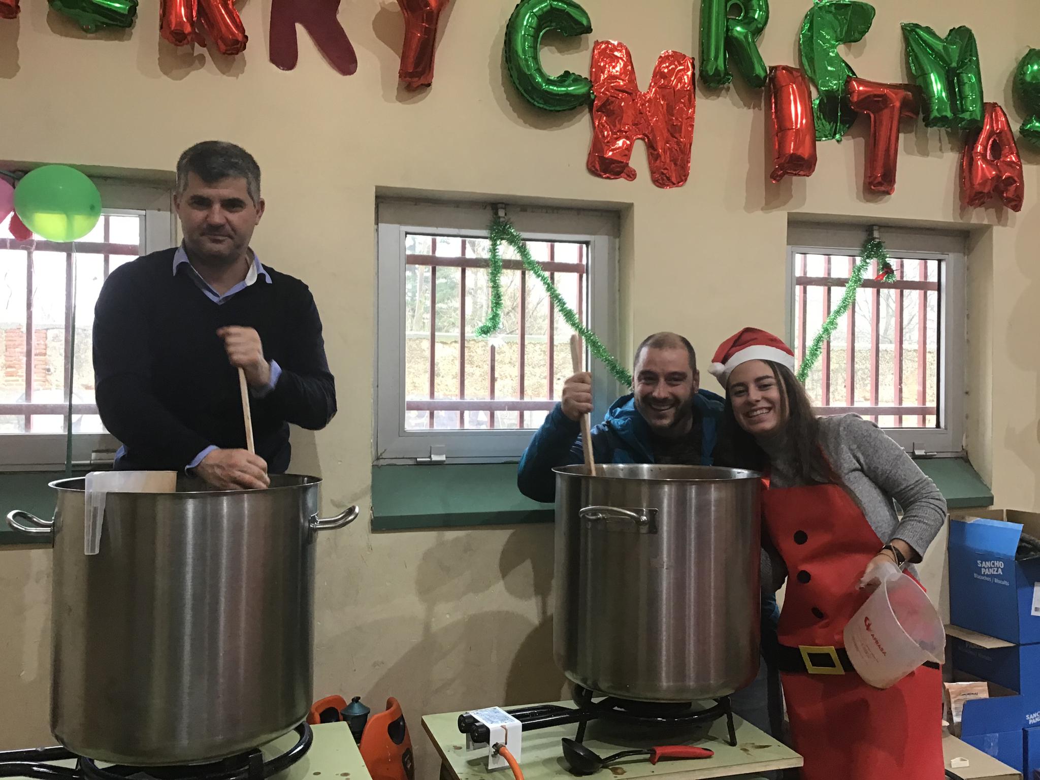 Más de 500 personas se dieron cita en el gimnasio del centro educativo, y lograron recaudar 1.450 euros que irán destinados a las ONG Educa Tanzania y Asalvo