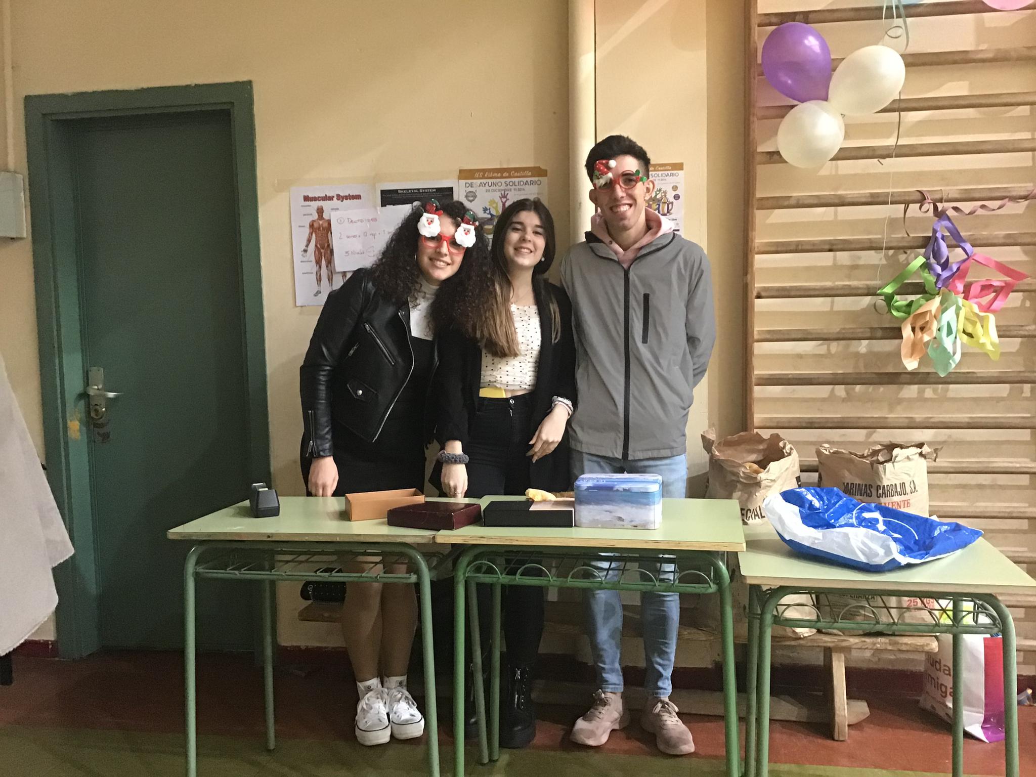 Más de 500 personas se dieron cita en el gimnasio del centro educativo, y lograron recaudar 1.450 euros que irán destinados a las ONG Educa Tanzania y Asalvo