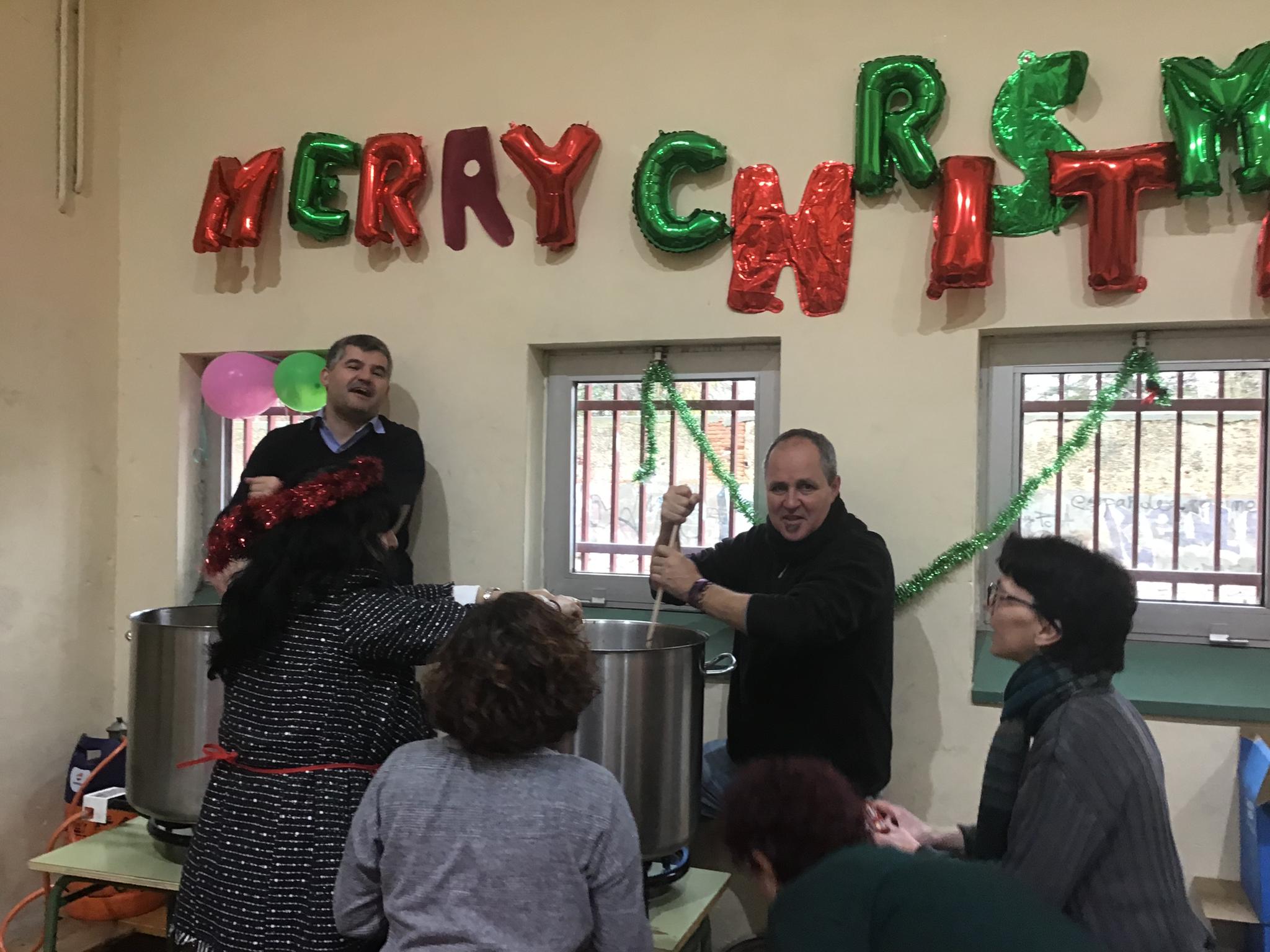 Más de 500 personas se dieron cita en el gimnasio del centro educativo, y lograron recaudar 1.450 euros que irán destinados a las ONG Educa Tanzania y Asalvo