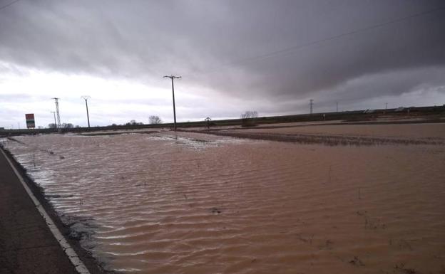 Desbordamiento del río Valderaduey a su paso por Becilla.