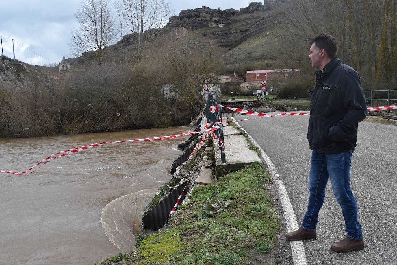 Estado del puente de Villaescusa de las Torres tras la crecida.